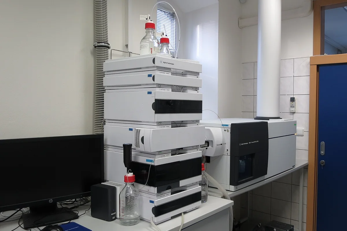 UHPLC stack coupled to a quadrupole time-of-flight mass spectrometer
